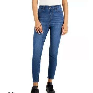 VANILLA STAR
Juniors' High Rise Pull On Skinny Jeans size XS